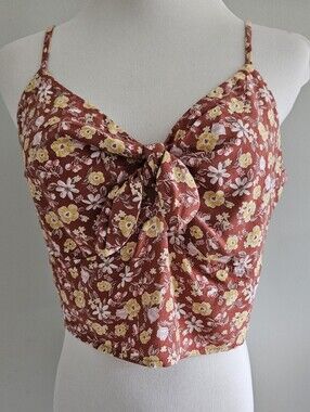 City Triangles | Floral Tie-Front Crop Top